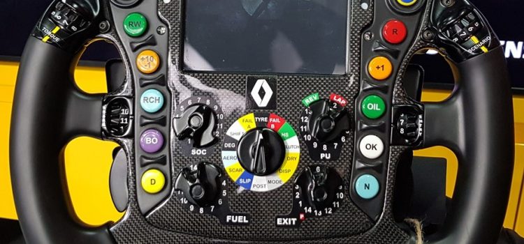 Не жми без подсказки! Для чего все эти кнопки и рычажки на руле Формулы-1