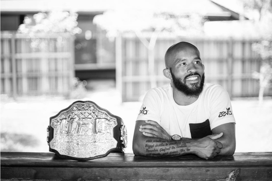 Сенсация года в UFC. Деметриус Джонсон проиграл пояс