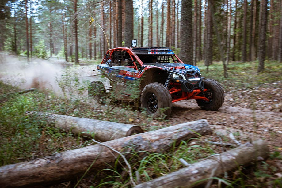 Заводите свои вездеходы! Чем Can-Am X Race завлёк Николаева и Карякина Заводите свои вездеходы! Чем Can-Am X Race завлёк Николаева и Карякина