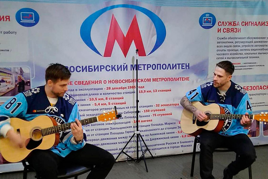 Легионеры «Сибири» спели в метро. Им нужно создать группу с Майоне