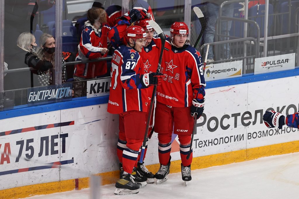 ЦСКА победил СКА в центральном матче игрового дня КХЛ