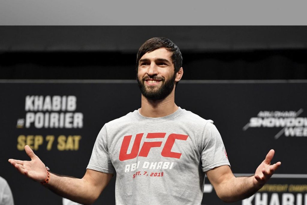Тухугов подписал новый контракт с UFC