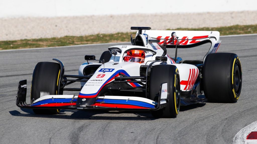 Мазепин начал обкатывать новый болид Haas