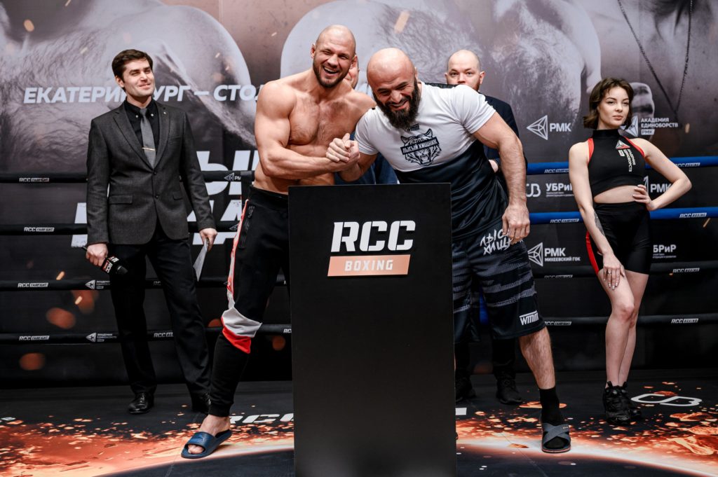 Исмаилов победил Штыркова на турнире RCC Boxing