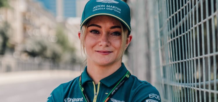 Женщина впервые за 5 лет тестировала болид «Формулы-1»